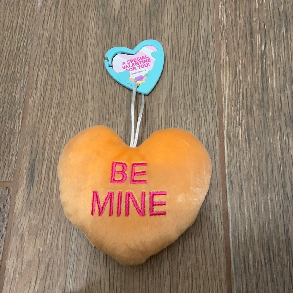 🧡 “Be Mine” stuffed conversation heart